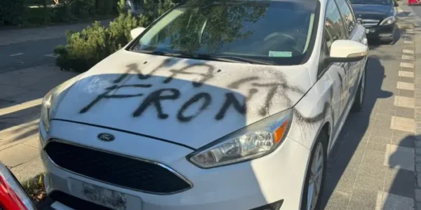 «На фронт». У Вроцлаві вандали розмалювали авто українки (фото)