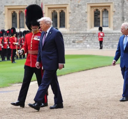 Трамп декілька разів порушив королівський етикет під час візиту до Британії