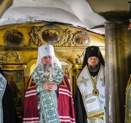 Митрополит Епіфаній уперше звершив молитву в Ближніх печерах Лаври