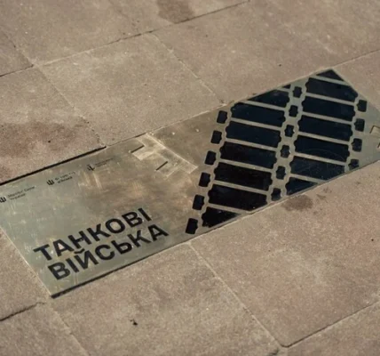 У Києві вшанували танкістів відкриттям пам’ятного знака (фото)