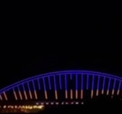 Подільський міст у Києві засяяв кольорами державного прапора