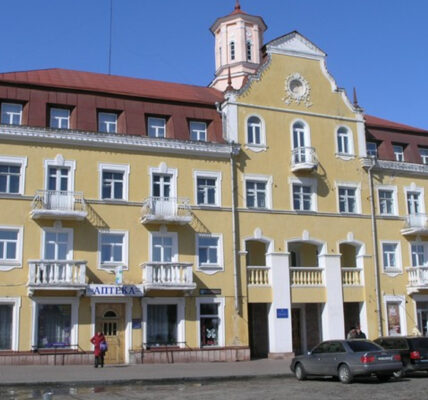 Суд не "виселив" фірму з приміщення, яке не застрахували від "падіння літаючих апаратів"