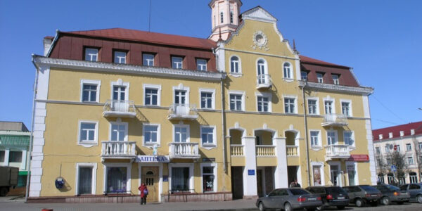 Суд не "виселив" фірму з приміщення, яке не застрахували від "падіння літаючих апаратів"