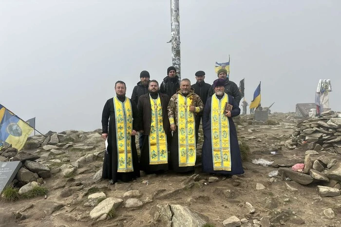 Священники помолилися за мир в Україні в несподіваному місці