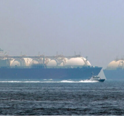 Китай прийняв підсанкційний газ РФ, попри обмеження Британії