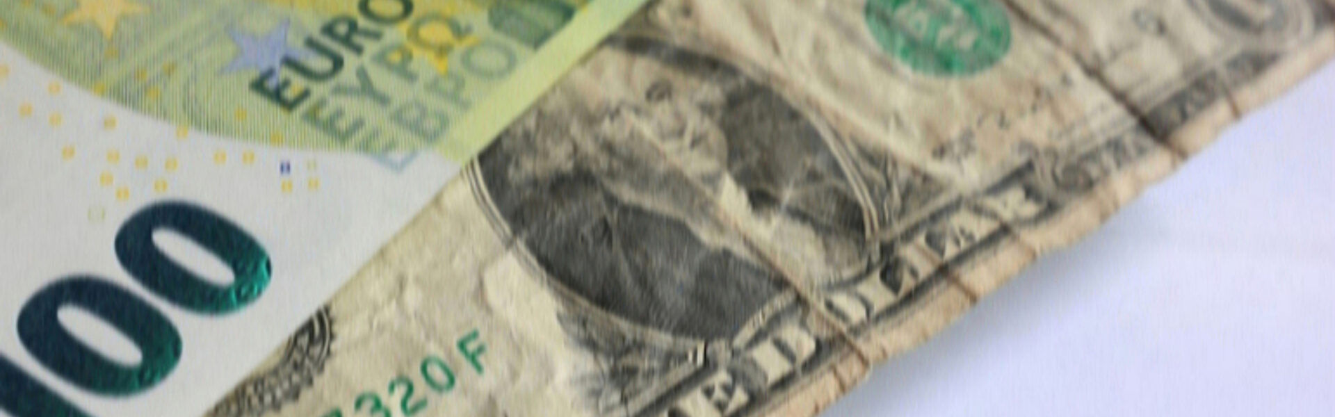 Нацбанк показав курс долара і євро на понеділок 6 жовтня