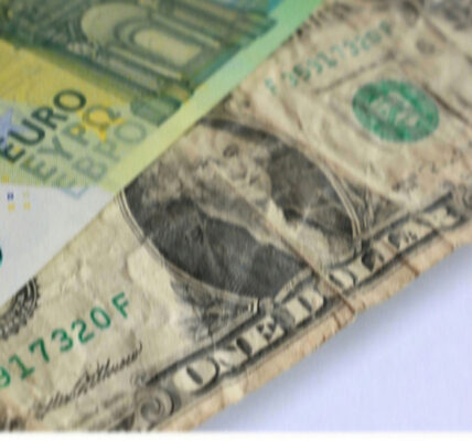 Нацбанк показав курс долара і євро на понеділок 6 жовтня