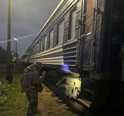 На Прикарпатті правоохоронці зупинили потяг, пасажирів евакуювали