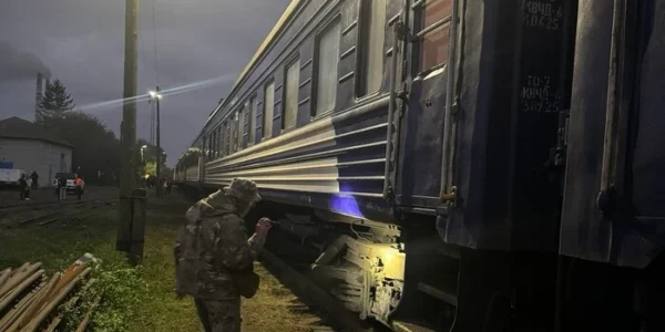 На Прикарпатті правоохоронці зупинили потяг, пасажирів евакуювали