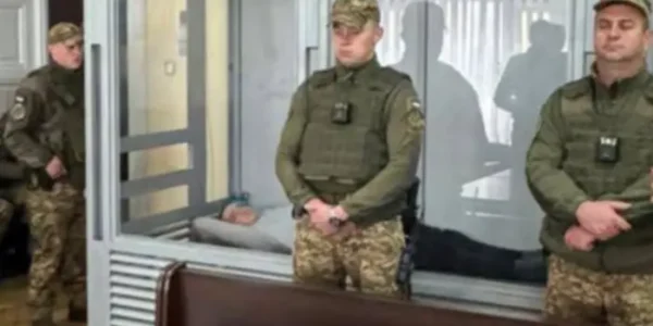 Обвинувачений у справі Фаріон приліг в залі суду (фото)