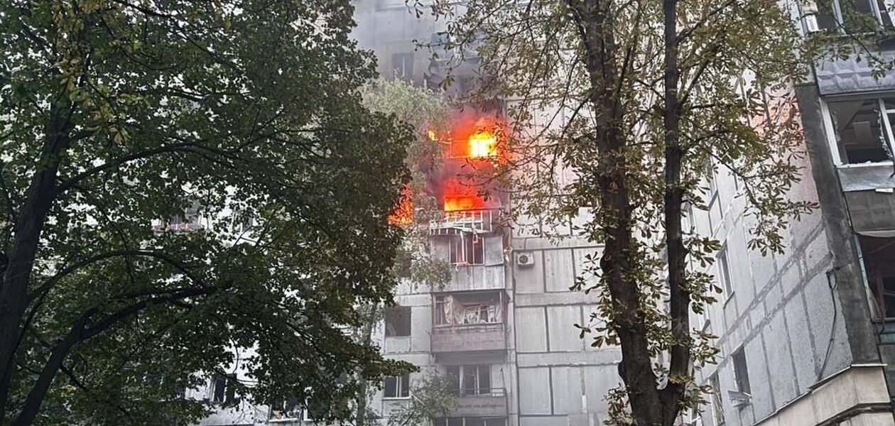 Момент прильоту ракети у Дніпрі потрапив на відео