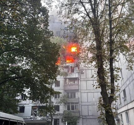 Момент прильоту ракети у Дніпрі потрапив на відео