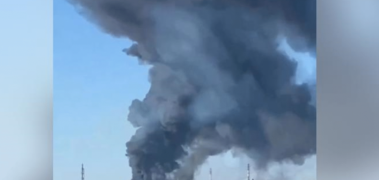 У мережі показали кадри влучань по НПЗ в Башкирії та по порту в Туапсе