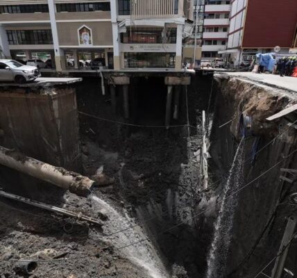 В Бангкоку коло лікарні з'явилася 50-метрова вирва