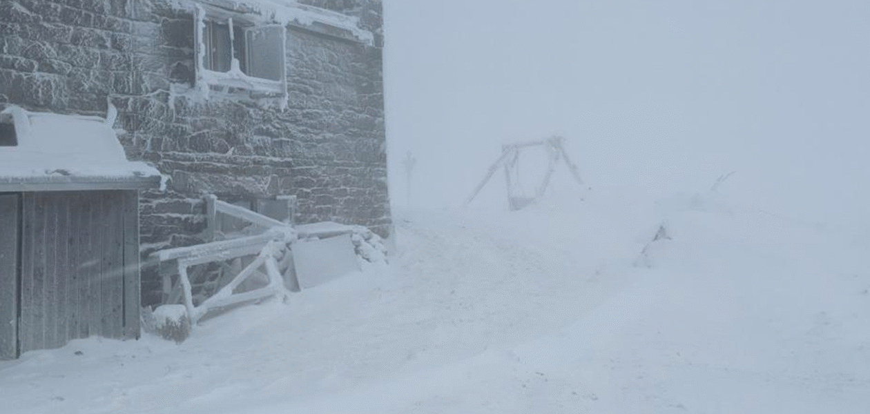 У Карпатах намело пів метра снігу й вдарив мороз