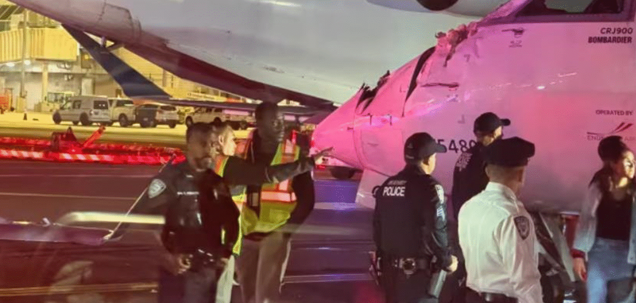 У Нью-Йорку в аеропорту зіткнулися два літаки