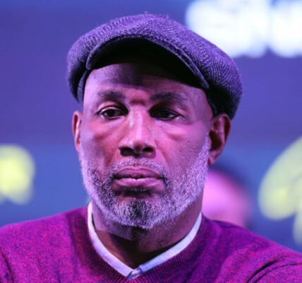 Леннокс Льюїс закликав Усика завершити кар'єру, указавши на висоту польоту