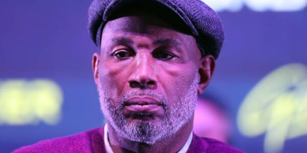 Леннокс Льюїс закликав Усика завершити кар'єру, указавши на висоту польоту