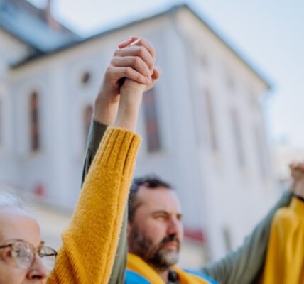 До яких країн українці ставляться найкраще: опитування