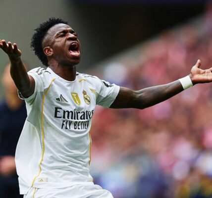 Вінісіус став погорільцем: згоріла сауна в його домі