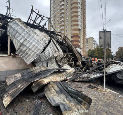 РФ вдарила по Броварах, є руйнування