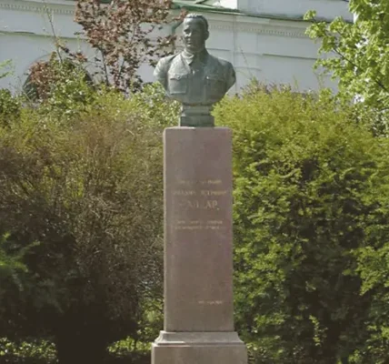 У Каневі демонтовано пам