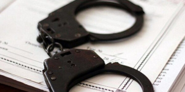 Поліцейських, які вимагали хабаря у моделі OnlyFans, звільнили