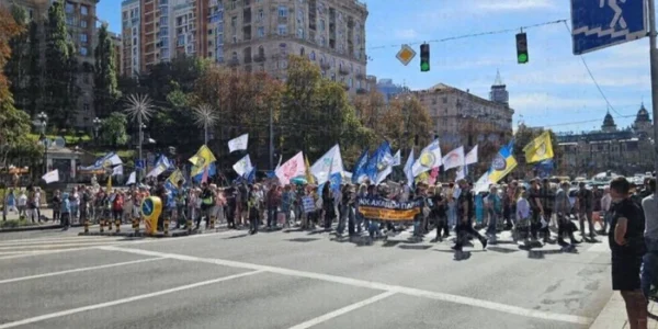 Ошукані інвестори «Київміськбуду» перекрили Хрещатик (відео)