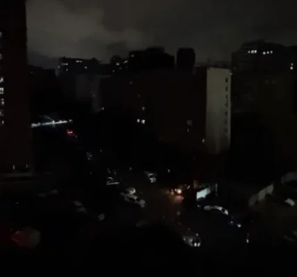 У деяких районах Києва зникло світло: названо причину