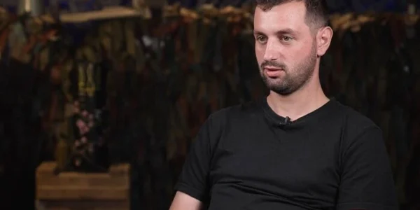 Змушували танцювати та розігрувати сценки з мультика «Маша і Ведмідь»: штурмовик розповів про пережите у полоні