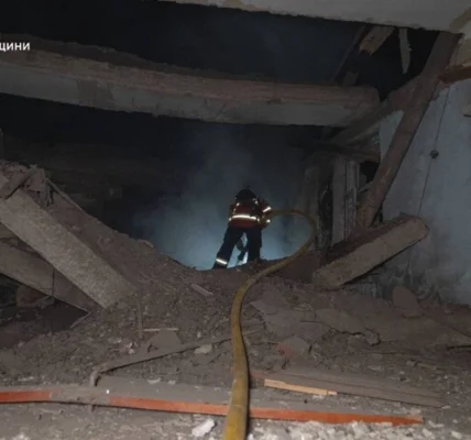 Удар по навчальному закладу в Сумах. Рятувальники показали наслідки