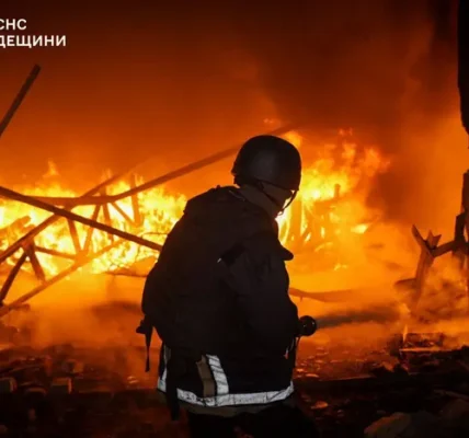 РФ вдарила по Одещині: є постраждалий, спалахнули масштабні пожежі