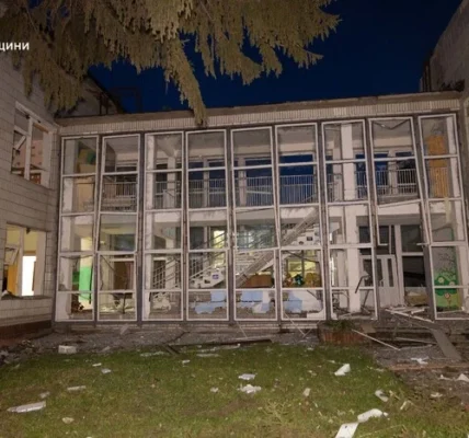 Рятувальники показали наслідки ударів по навчальному закладу в Сумах
