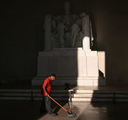 Ушатдали. В американців знову закінчились гроші