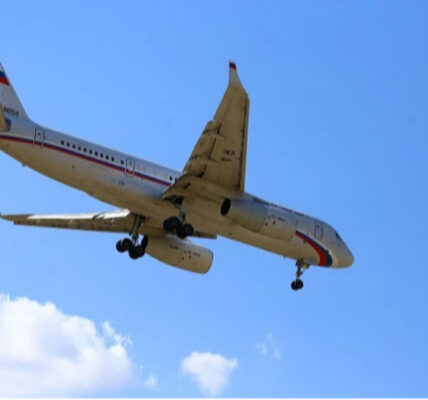 У авіакомпанії РФ зламалися всі "далекі" літаки: тисячі росіян застрягли за кордоном