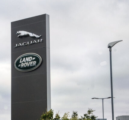 Кібератака на Jaguar Land Rover коштувала Британії 2,5 мільярди доларів