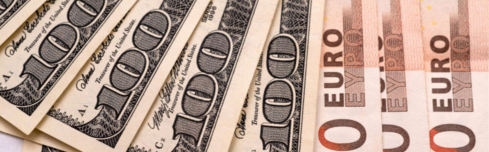 Нацбанк показав курс долара і євро на середу 15 жовтня