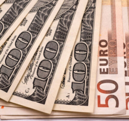 Нацбанк показав курс долара і євро на середу 15 жовтня