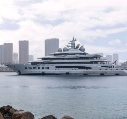 Стало відомо, хто купив яхту російського олігарха Керімова