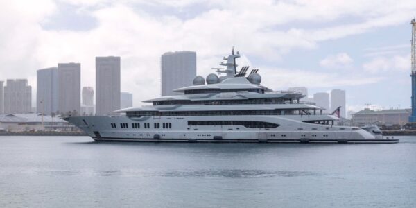 Стало відомо, хто купив яхту російського олігарха Керімова