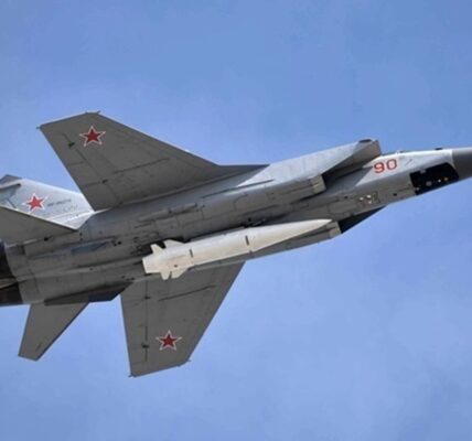 У РФ заявили, що ГУР "планувало викрасти" МіГ-31 з Кинджалом