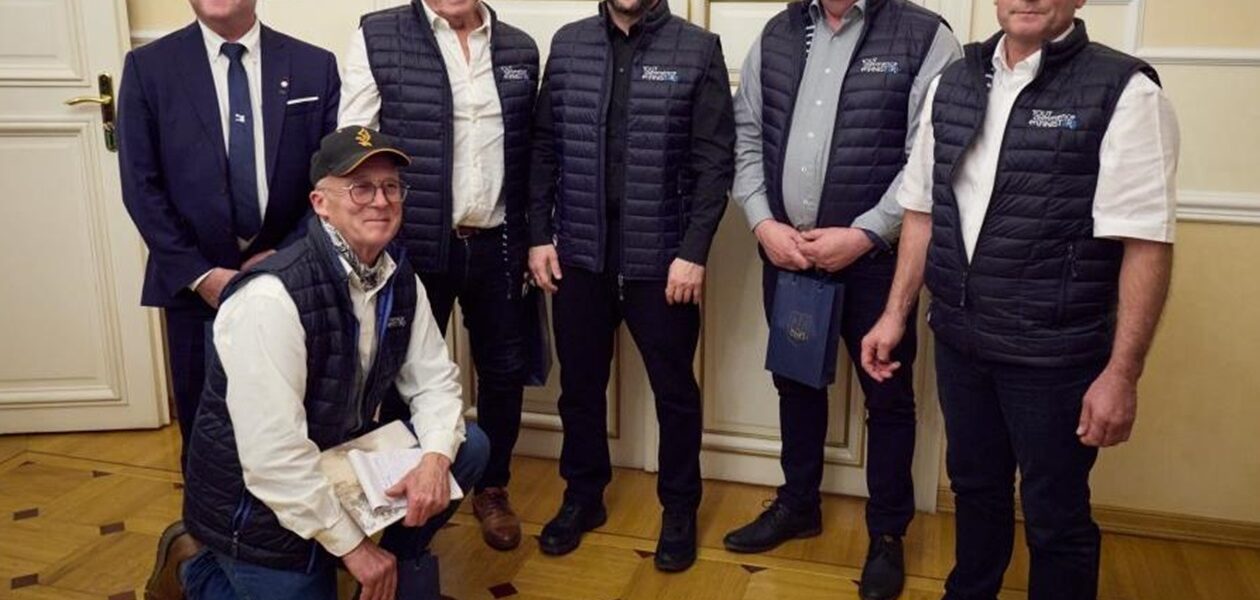 Зеленський зустрівся з рибалками Франції, які передають антидронові сітки