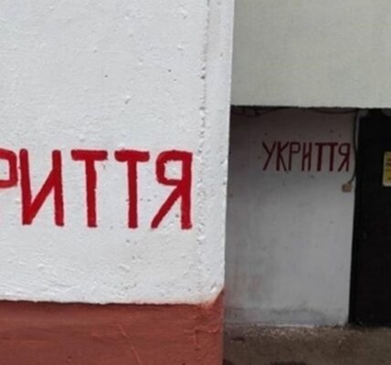 Під час атаки на Київ жінку з дитиною не пустили до укриття