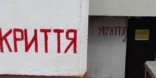 Під час атаки на Київ жінку з дитиною не пустили до укриття
