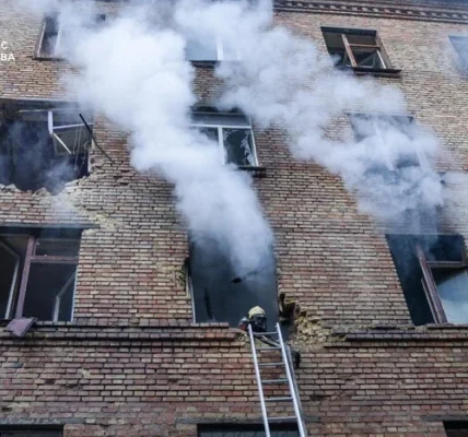 Комбінована атака на Київ: загинуло двоє людей, 30 постраждали (фото)