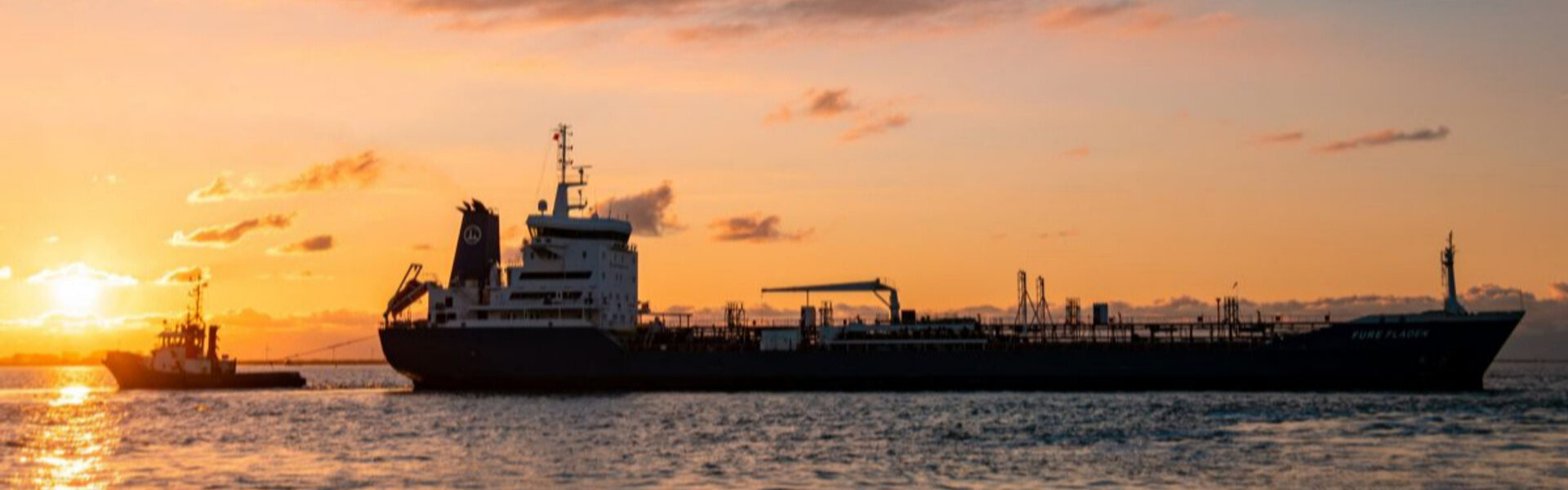 Найбільший порт РФ відновив завантаження нафти після ударів ракет