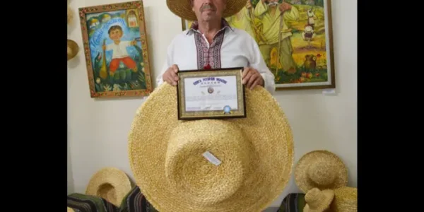 Майстер з Вінниччини створив найбільший солом’яний капелюх в Україні (фото)