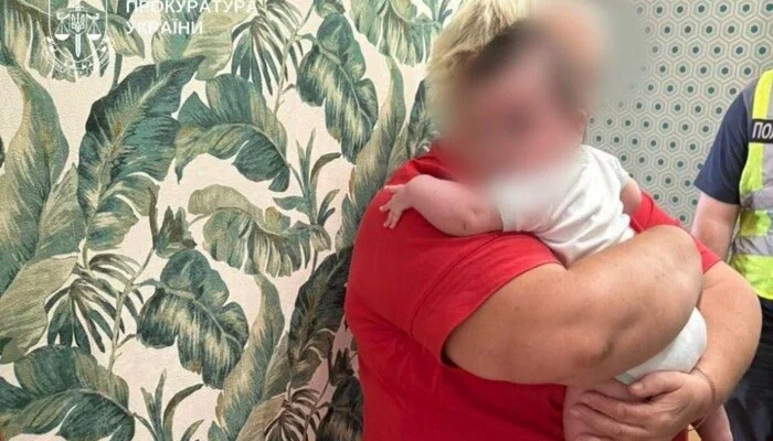 У Києві поліція завадила торгівлі дитиною: приватна клініка хотіла віддати немовля іноземцям