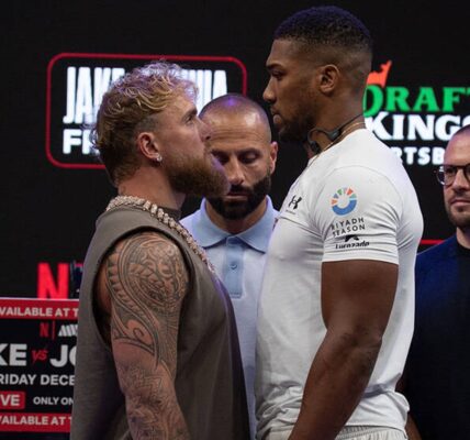 Джошуа і Пол зустрілися поглядами перед боєм