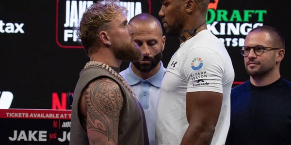 Джошуа і Пол зустрілися поглядами перед боєм